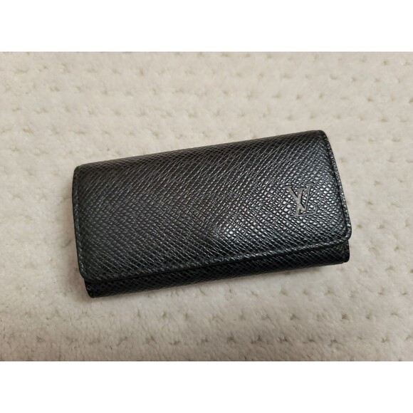 VTG EUC Louis Vuitton Black Taiga Leather 4 Key holder Key Case - Picture 2 of 7